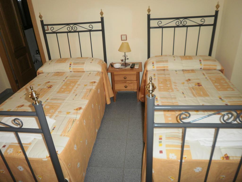 Hostal Miraflor De Las Cadenas Cuacos De Yuste Εξωτερικό φωτογραφία